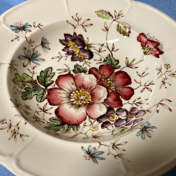 Windsor Ware Windsor Flowers Johnson Bros England Soup Bowls, Set Of 8 - Picture 3 of 5